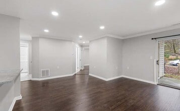 Building Photo - 712 Walden Cir