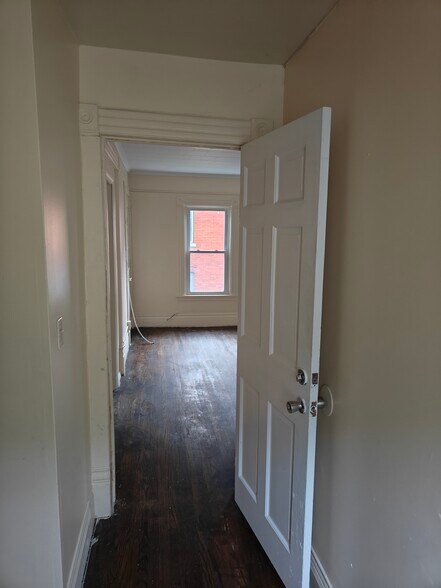 Primary Photo - 702 Catherine St