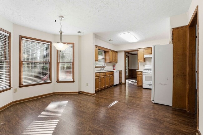 Building Photo - 4BR Home Across from Braelinn Elementary in Peachtree City