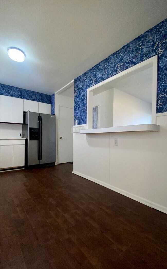 Building Photo - Arlington Heights Cottage