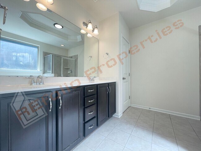 Building Photo - 429 Manchester Park Ln