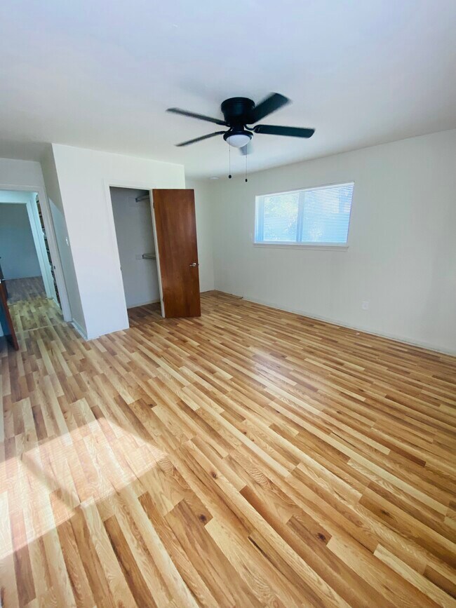 Building Photo - 815 S Roy Reynolds Dr