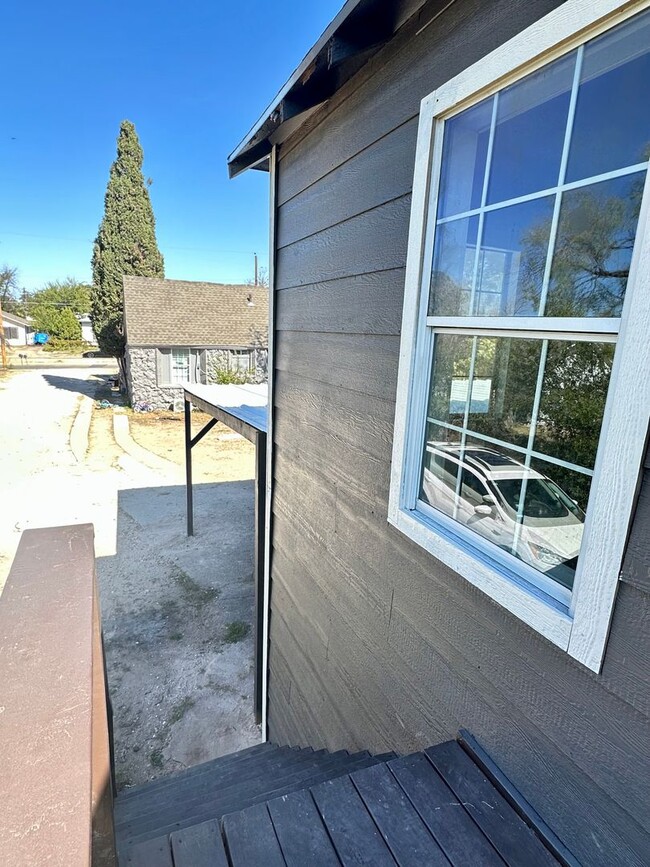 Building Photo - COMING AUGUST 2025 - Remodeled 1 Bedroom A...