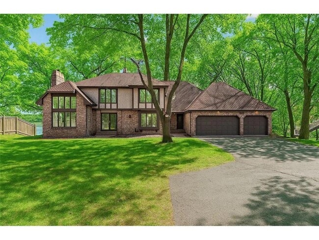 Building Photo - 5720 Oakview Ln N
