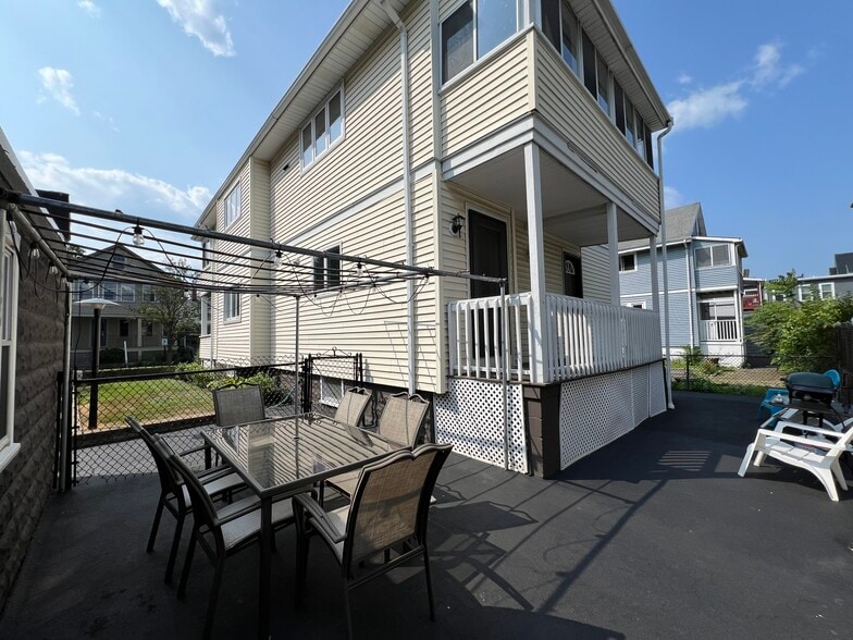 Building Photo - 65 Boston Ave