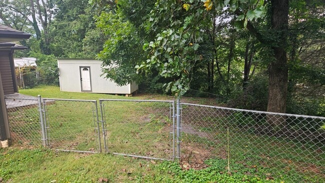 Building Photo - 7225 Periwinkle Rd