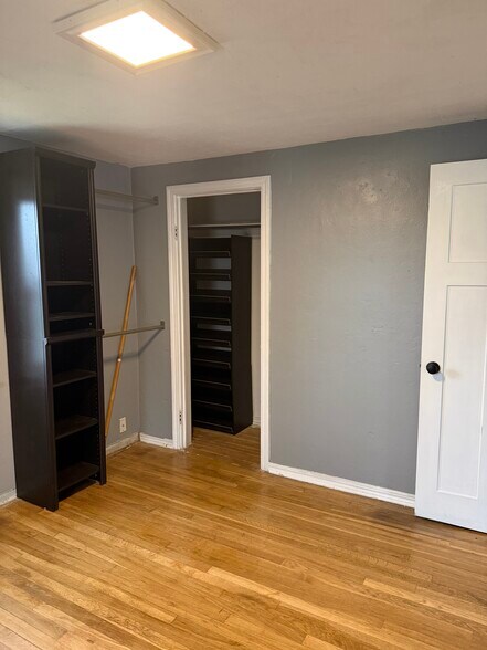 Building Photo - 9518 E Broadway Ave