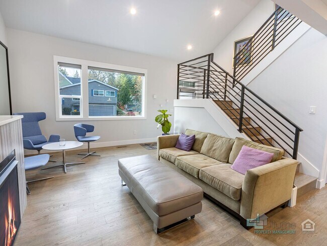 Building Photo - Fully Furnished Lake Oswego Gem!!!!