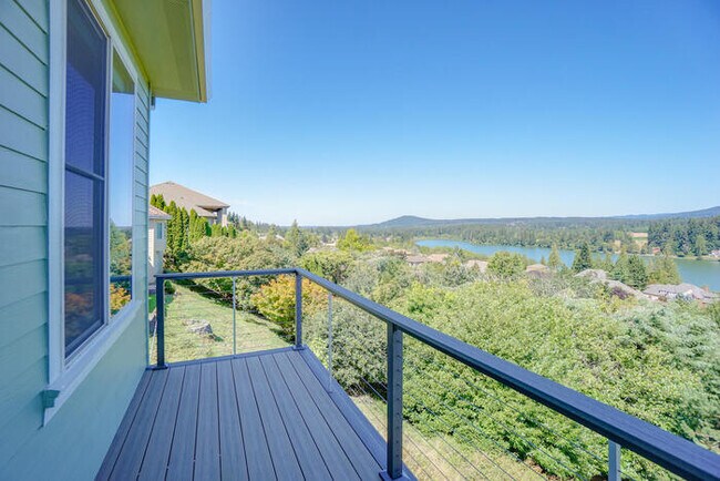Building Photo - FOUR BEDROOM HOUSE IN LACAMAS SHORES WINTE...