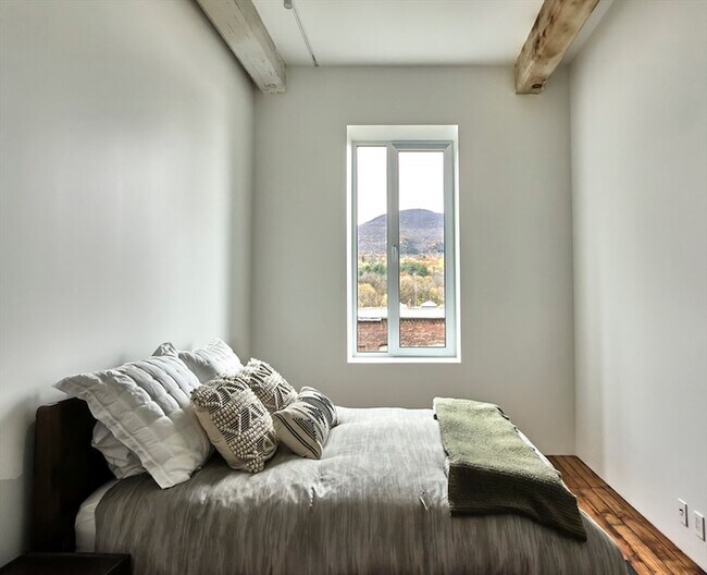 Building Photo - 520 State Rd