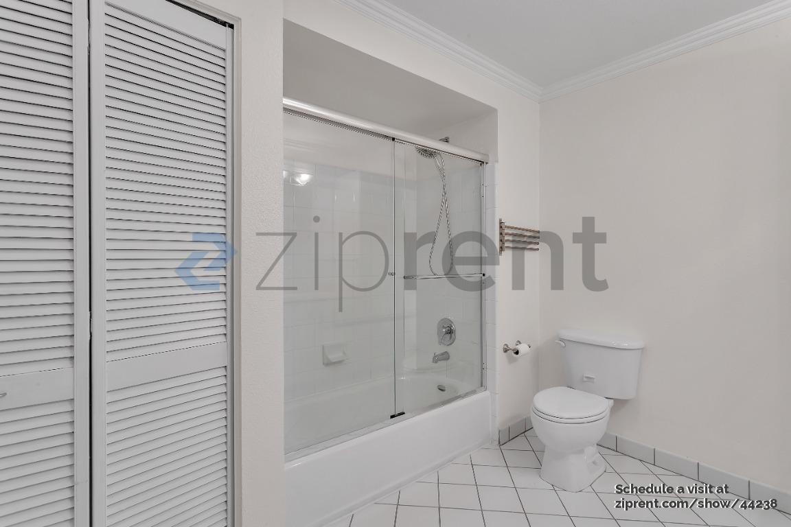 Building Photo - 8400 Oceanview Terrace