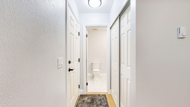 Building Photo - Cozy 2 Bedroom 1.5 Bath with Private Yard and Two Car Garage !