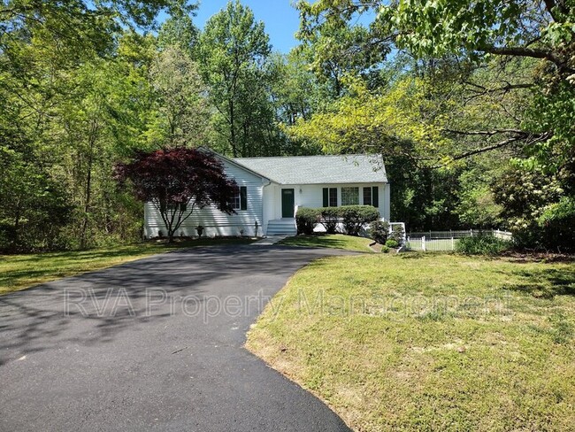 Building Photo - 5815 Meadowood Pl