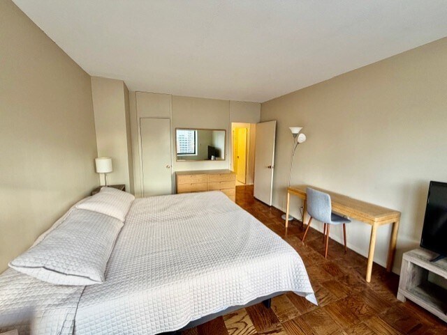 Building Photo - 65 E India Row