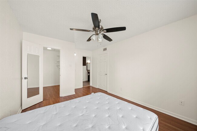 Building Photo - 2750 Holly Hall St