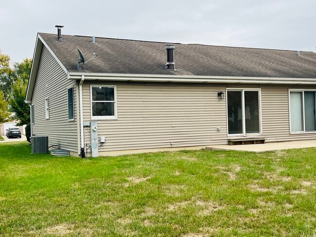 Building Photo - 109 Ravinia Dr