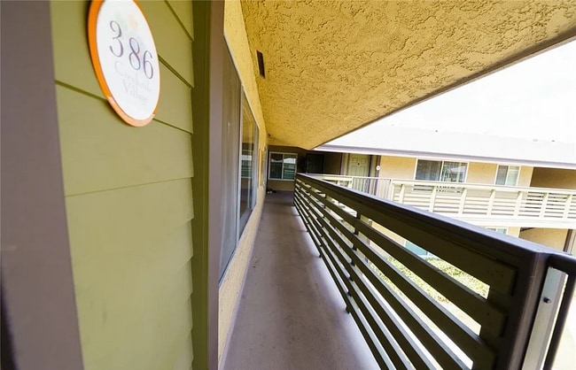 Building Photo - WELL MAINTAINED CONDO AT CREEKSIDE VILLAGE!