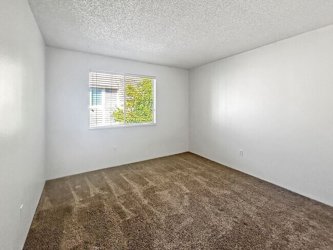 Building Photo - $0 DEPOSIT OPTION. SPACIOUS 2-BEDROOM, 2-B...