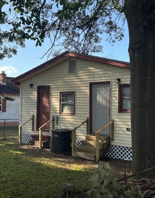 Primary Photo - Single Family Ranch near Park Circle