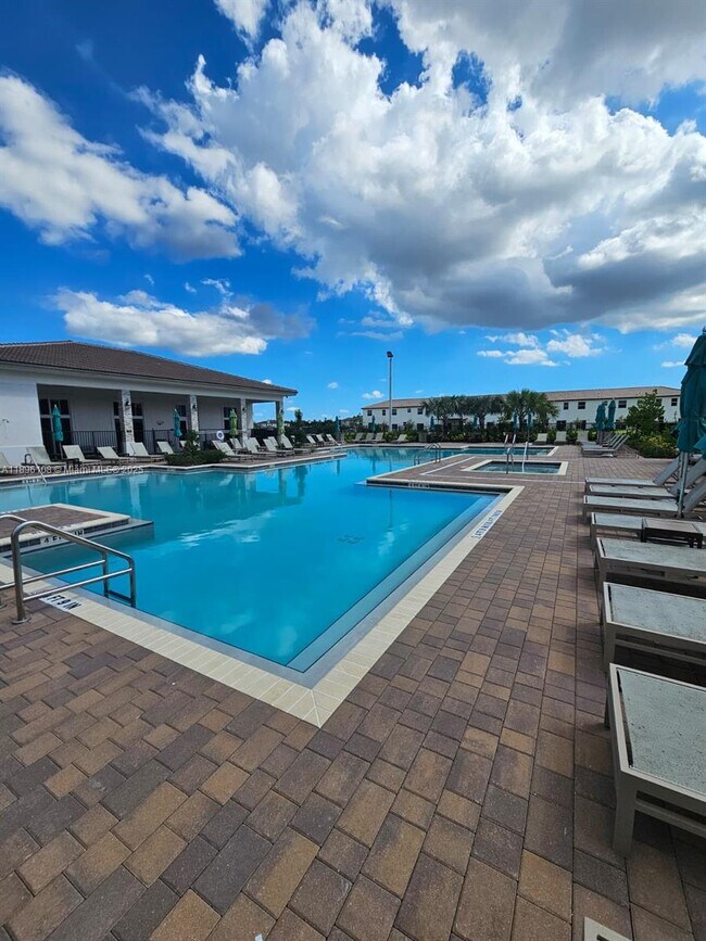 Building Photo - 12112 NW 24th Ct