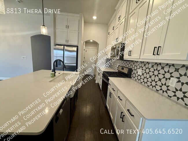 Building Photo - 8813 Thera Dr