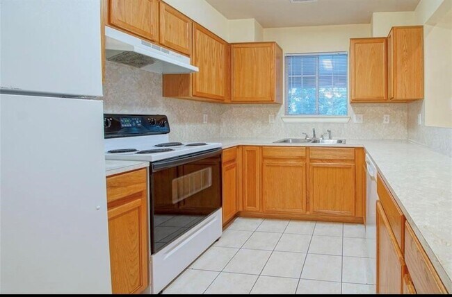 Building Photo - 1255 Lovett St