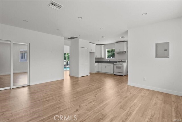 Building Photo - 6502 Matilija Ave