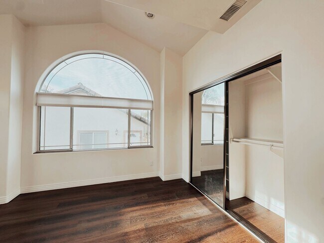 Building Photo - Multi-Generational 5-Bedroom, 4 Bath Home ...