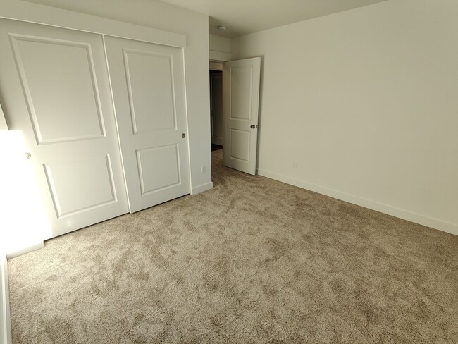 Building Photo - Contemporary Townhome with Open Floor Plan...