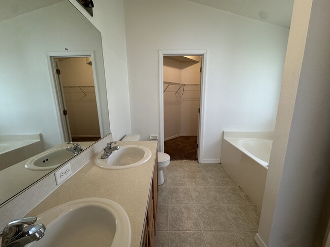 Building Photo - 436 Danube Dr