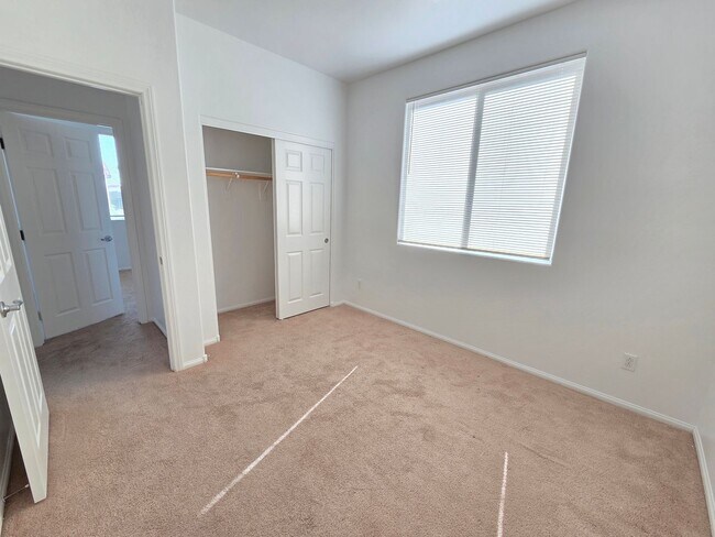 Building Photo - 2 Story 3 Bedroom House Durango and Farm