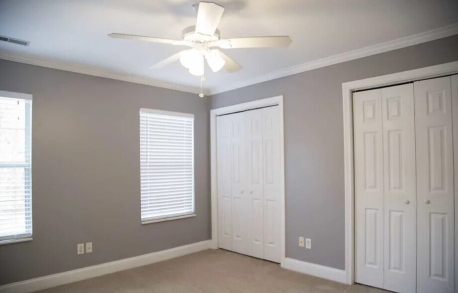 Building Photo - 304 Queen Victoria Way