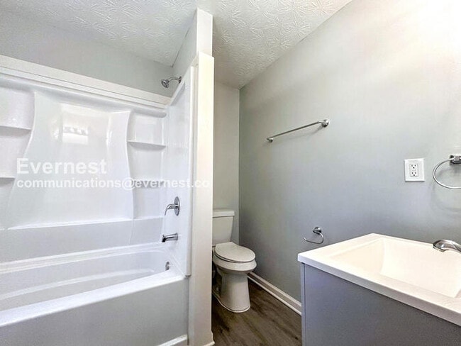 Building Photo - 30 Oak Grove Ln NW