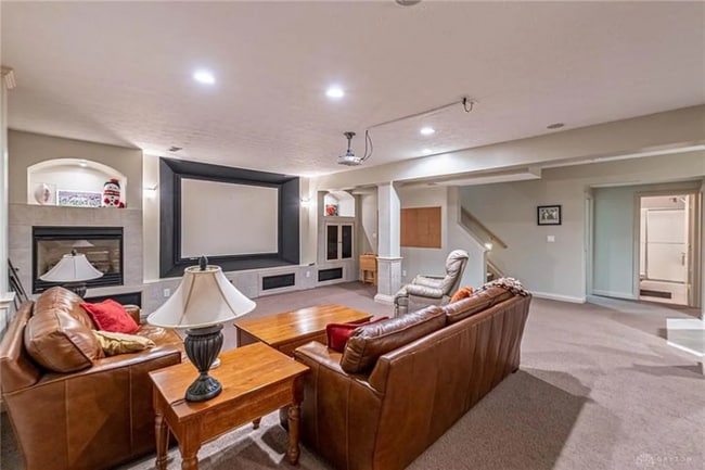 Building Photo - Immaculate Home in a Golf Course Community