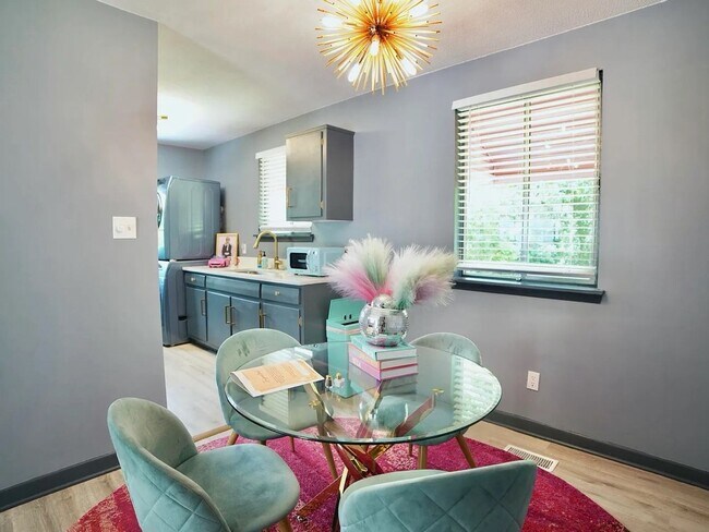 Building Photo - Three Bedroom Home