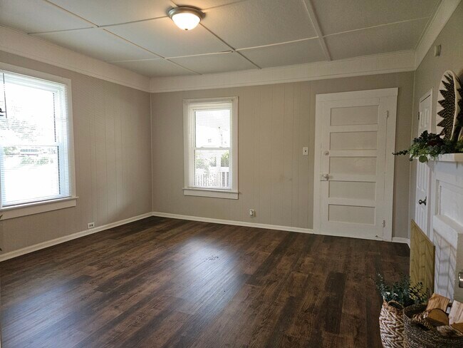 Building Photo - 463 Berry Rd