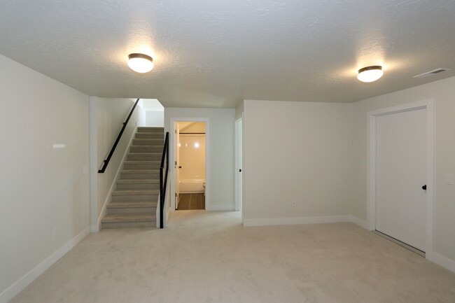 Building Photo - 3 Bedroom Townhome - Downtown Salt Lake City