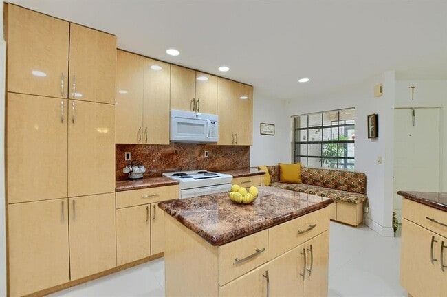 Building Photo - 65 Centennial Ct