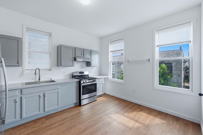 Building Photo - 211 20th St