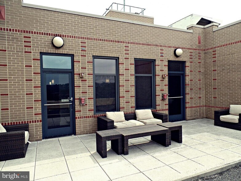 Building Photo - 525 N Fayette St