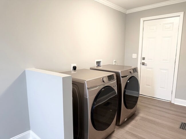 Building Photo - Renovated 2BR Home Minutes from Downtown Hickory – Washer & Dryer Included!