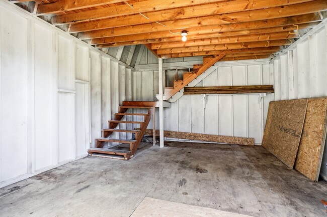 Building Photo - 2412 Emerald Cir