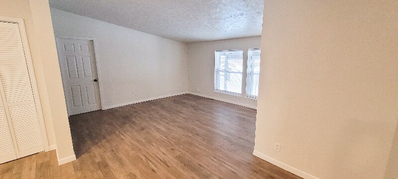 Building Photo - 1130 Valley Manor Ct