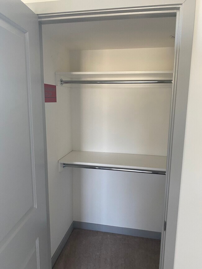 Building Photo - 1008 N Monterey St