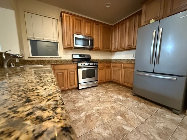 Building Photo - 1985 Linden Rd