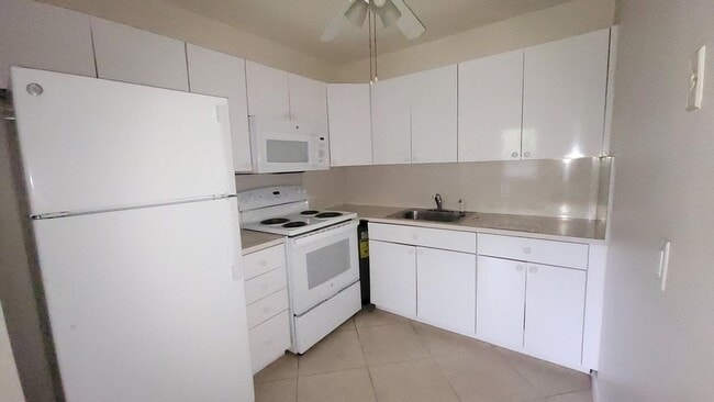 Building Photo - 165 Canterbury G