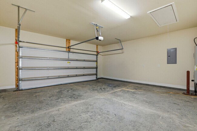 Building Photo - 52 Woodwater Cir