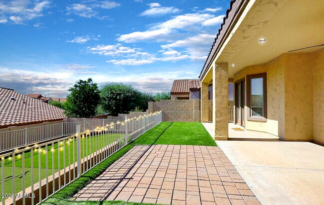 Building Photo - 2007 E Topeka Dr