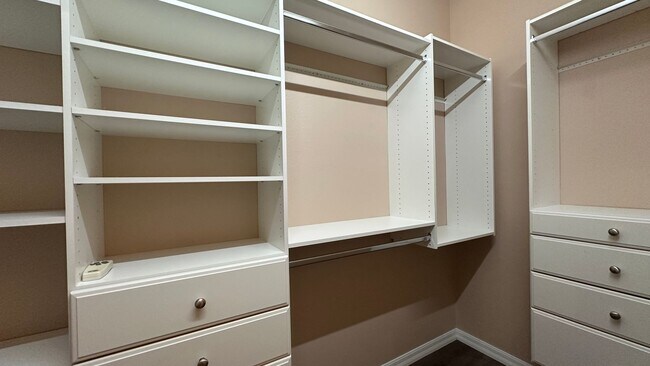 Building Photo - 1653 Cherry Ridge Dr