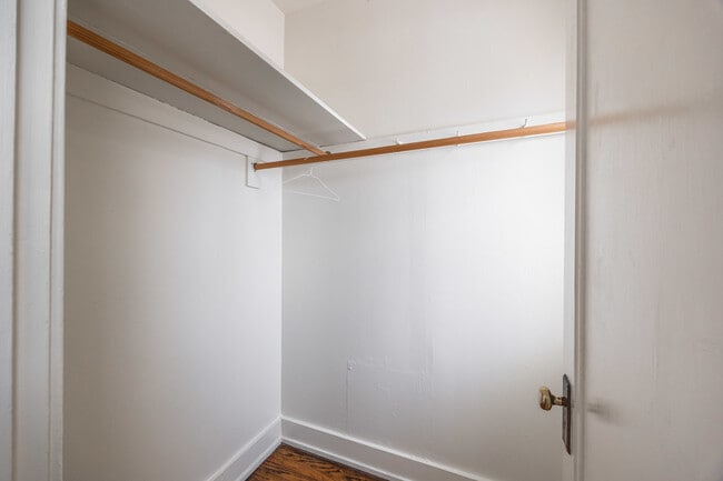 Building Photo - 1432 W Jonquil Terrace